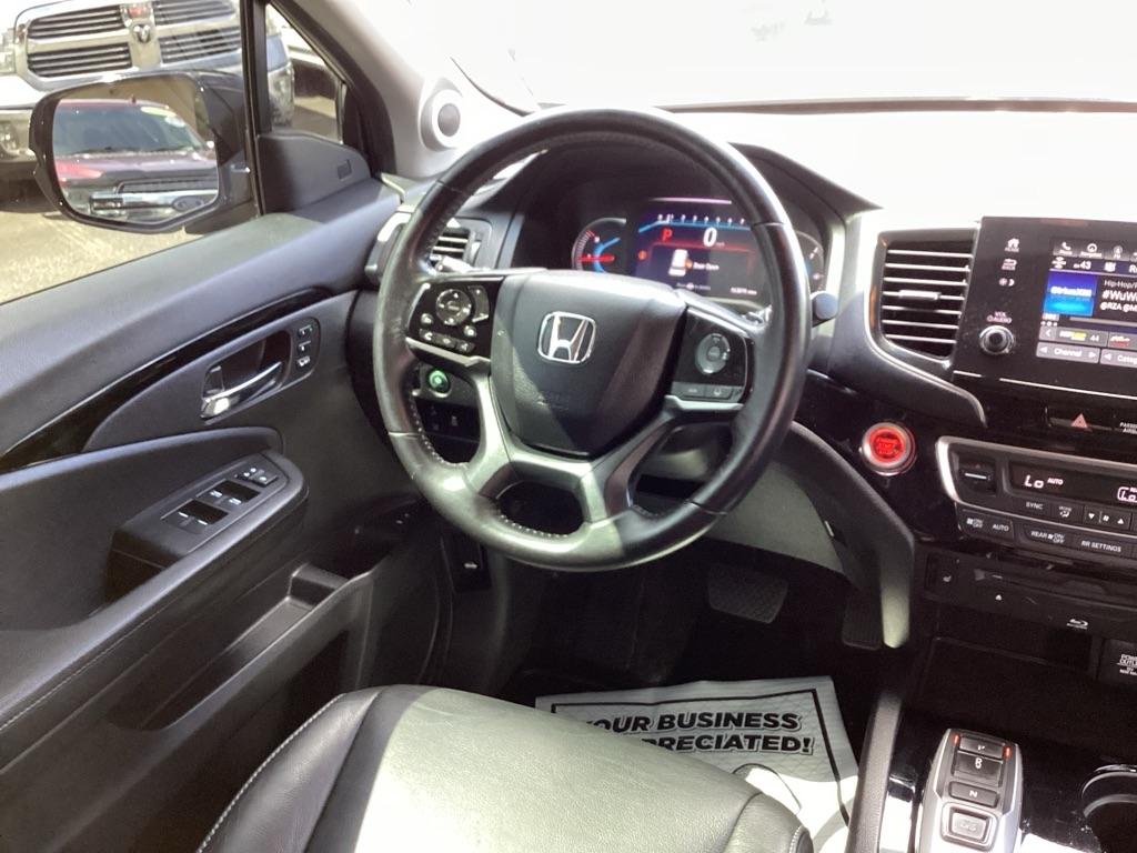 Honda Pilot Touring w/Rear Captain's Chairs AWD 2019