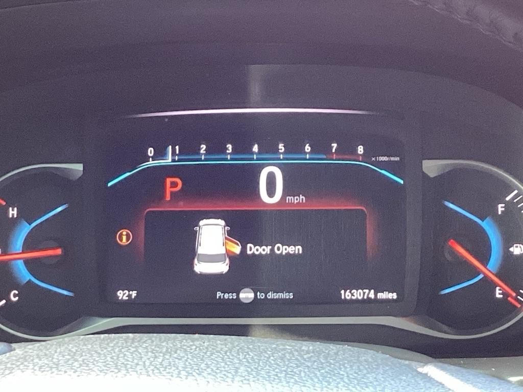 Honda Pilot Touring w/Rear Captain's Chairs AWD 2019