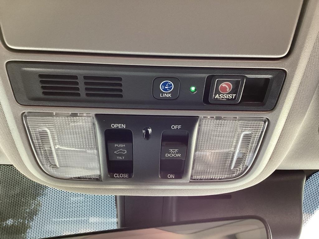 Honda Pilot Touring w/Rear Captain's Chairs AWD 2019