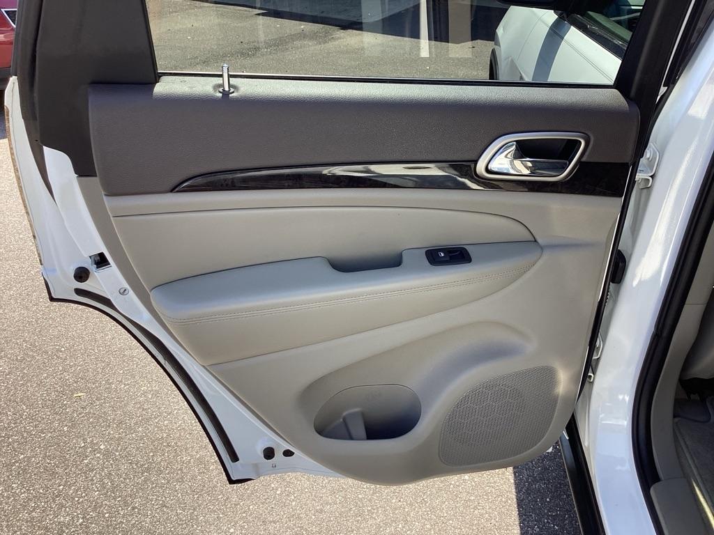 Jeep Grand Cherokee Laredo 2WD 2013