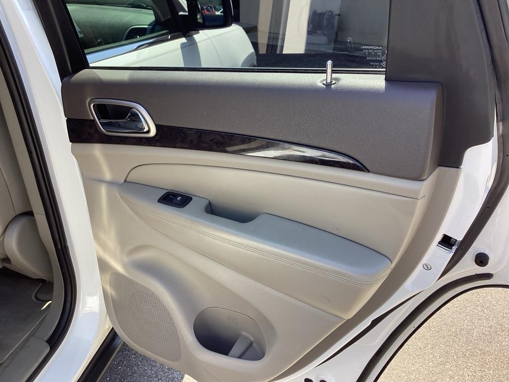 Jeep Grand Cherokee Laredo 2WD 2013