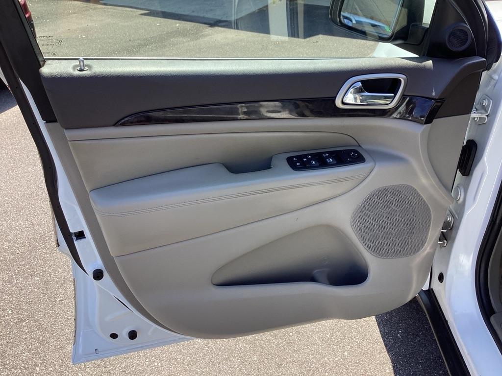 Jeep Grand Cherokee Laredo 2WD 2013