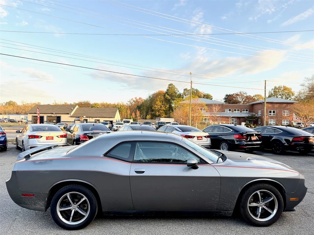 Dodge Challenger SE 2011
