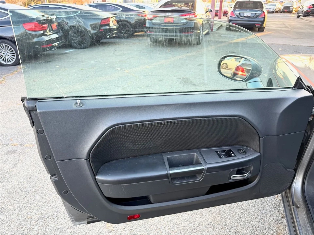 Dodge Challenger SE 2011