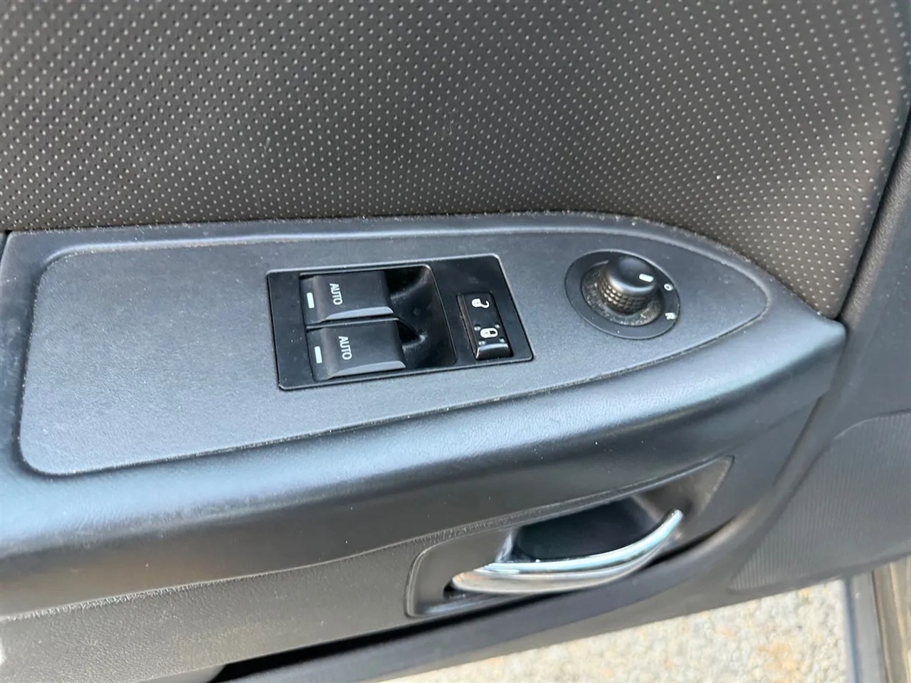 Dodge Challenger SE 2011