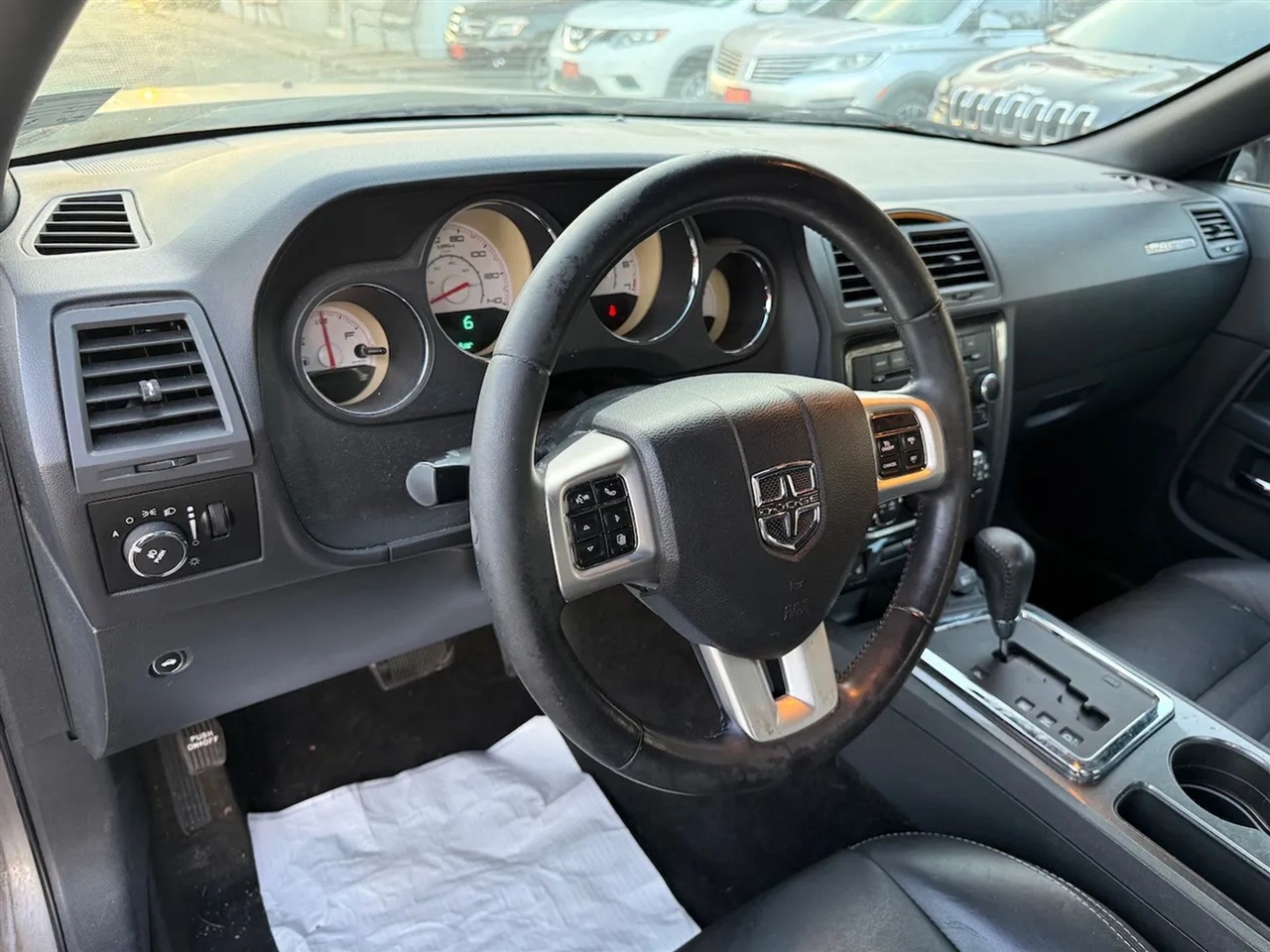 Dodge Challenger SE 2011