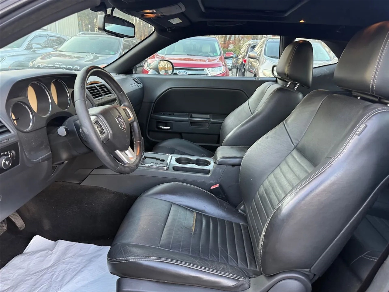 Dodge Challenger SE 2011