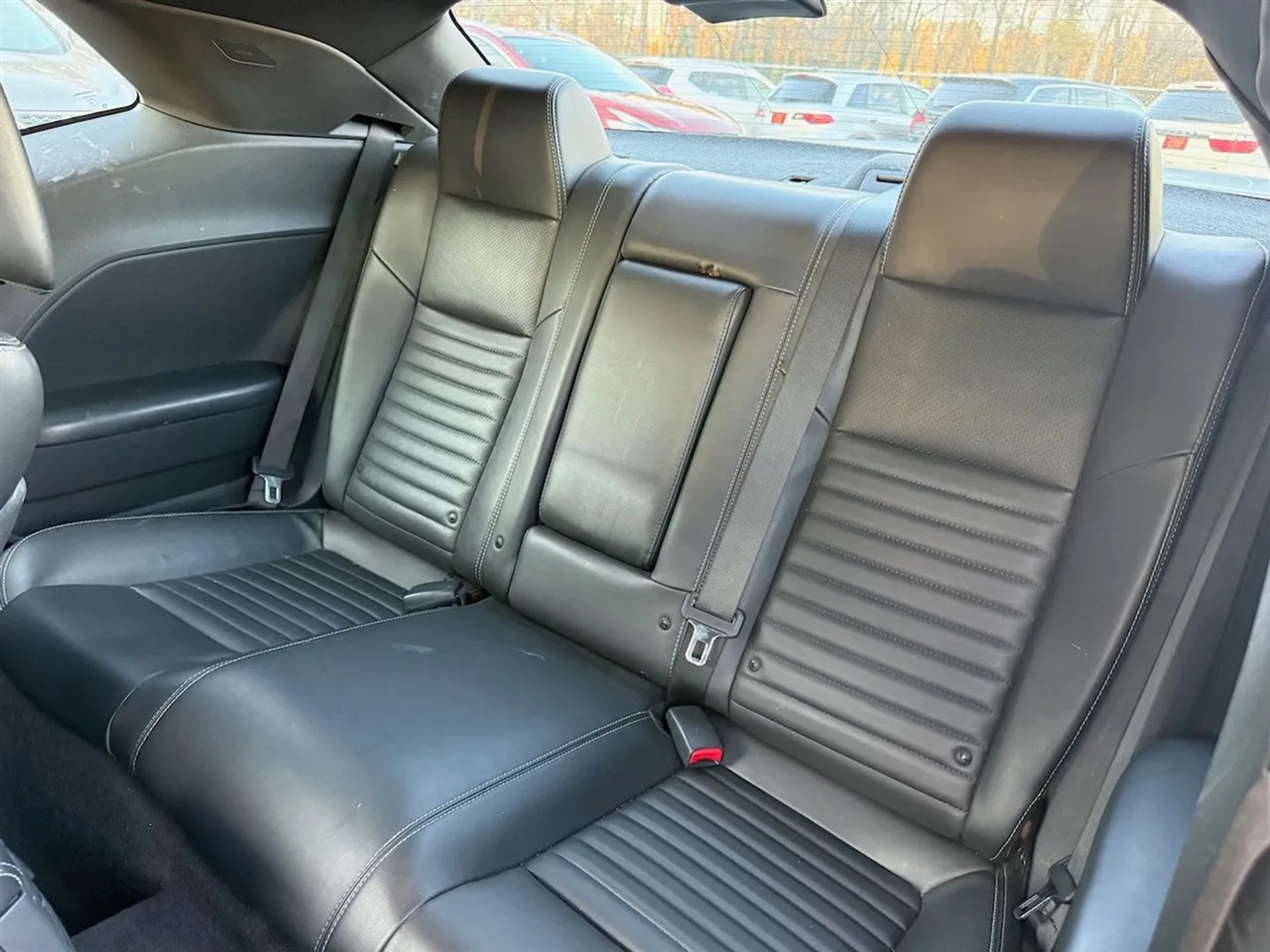 Dodge Challenger SE 2011