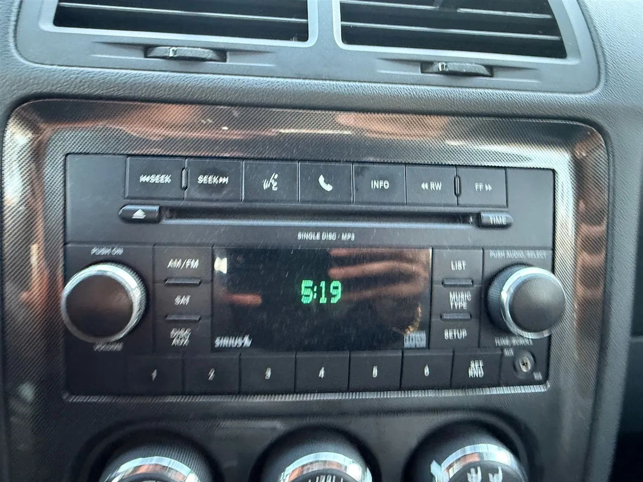 Dodge Challenger SE 2011