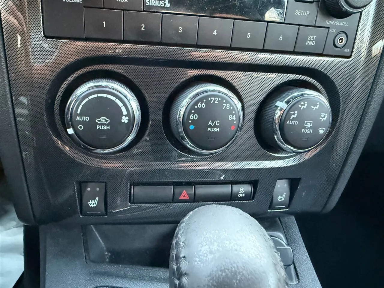 Dodge Challenger SE 2011