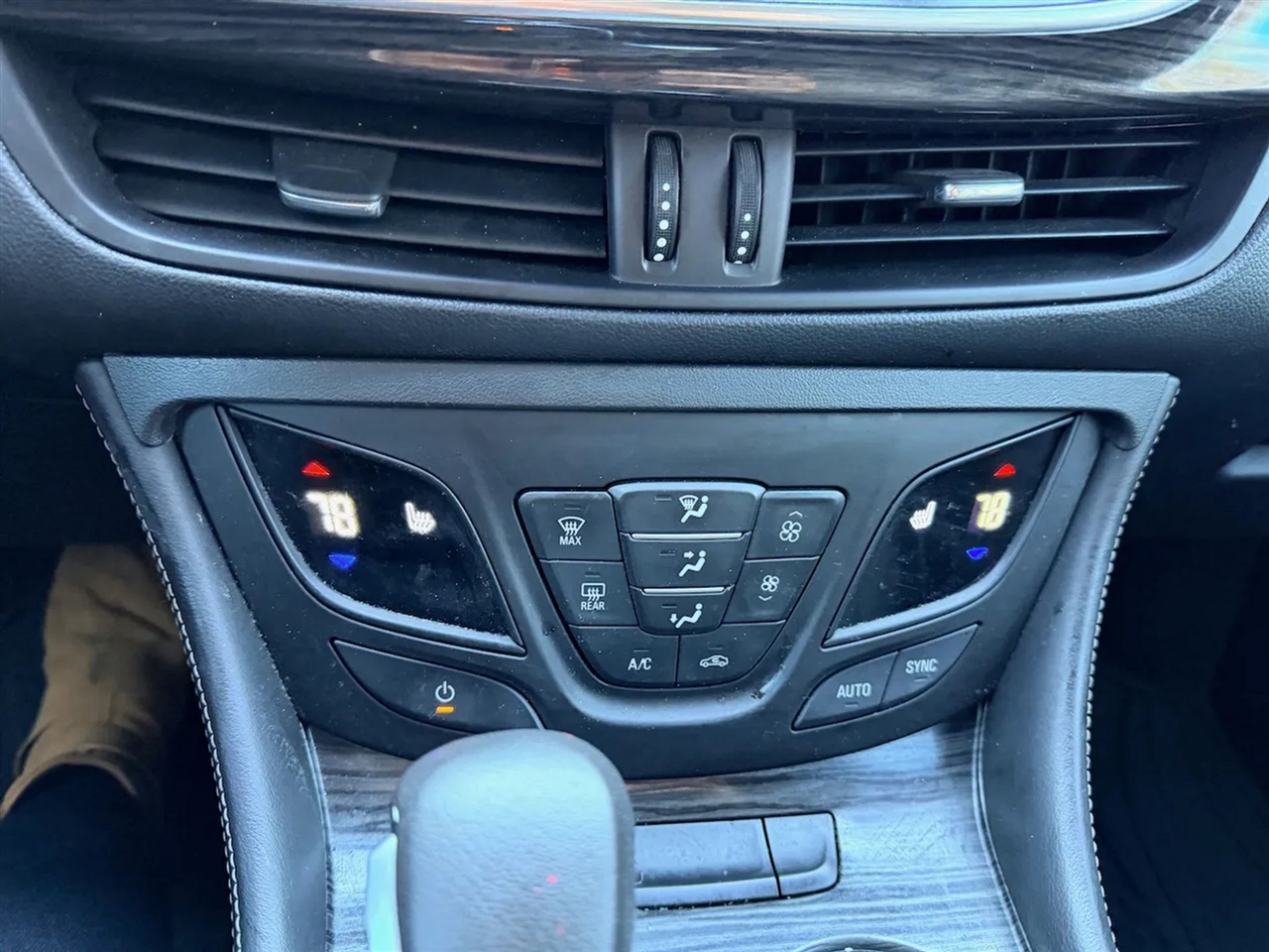 Buick Envision Essense 2017