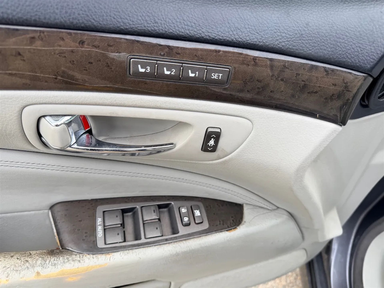 Lexus LS 460 Luxury Sedan 2012