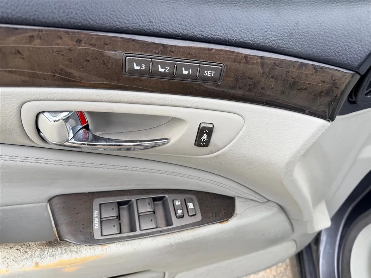 Lexus LS 460 Luxury Sedan 2012