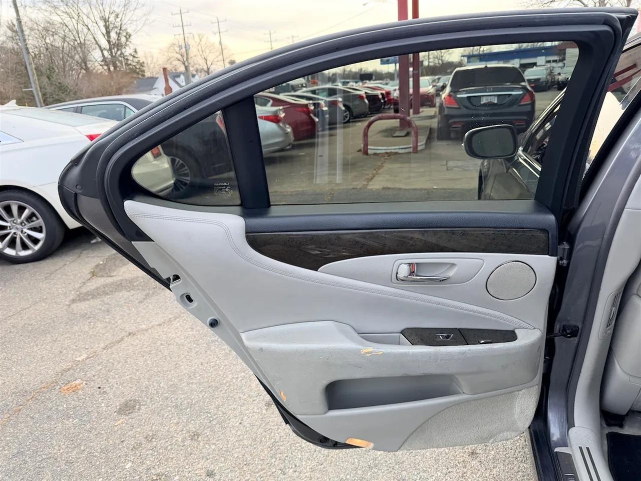 Lexus LS 460 Luxury Sedan 2012