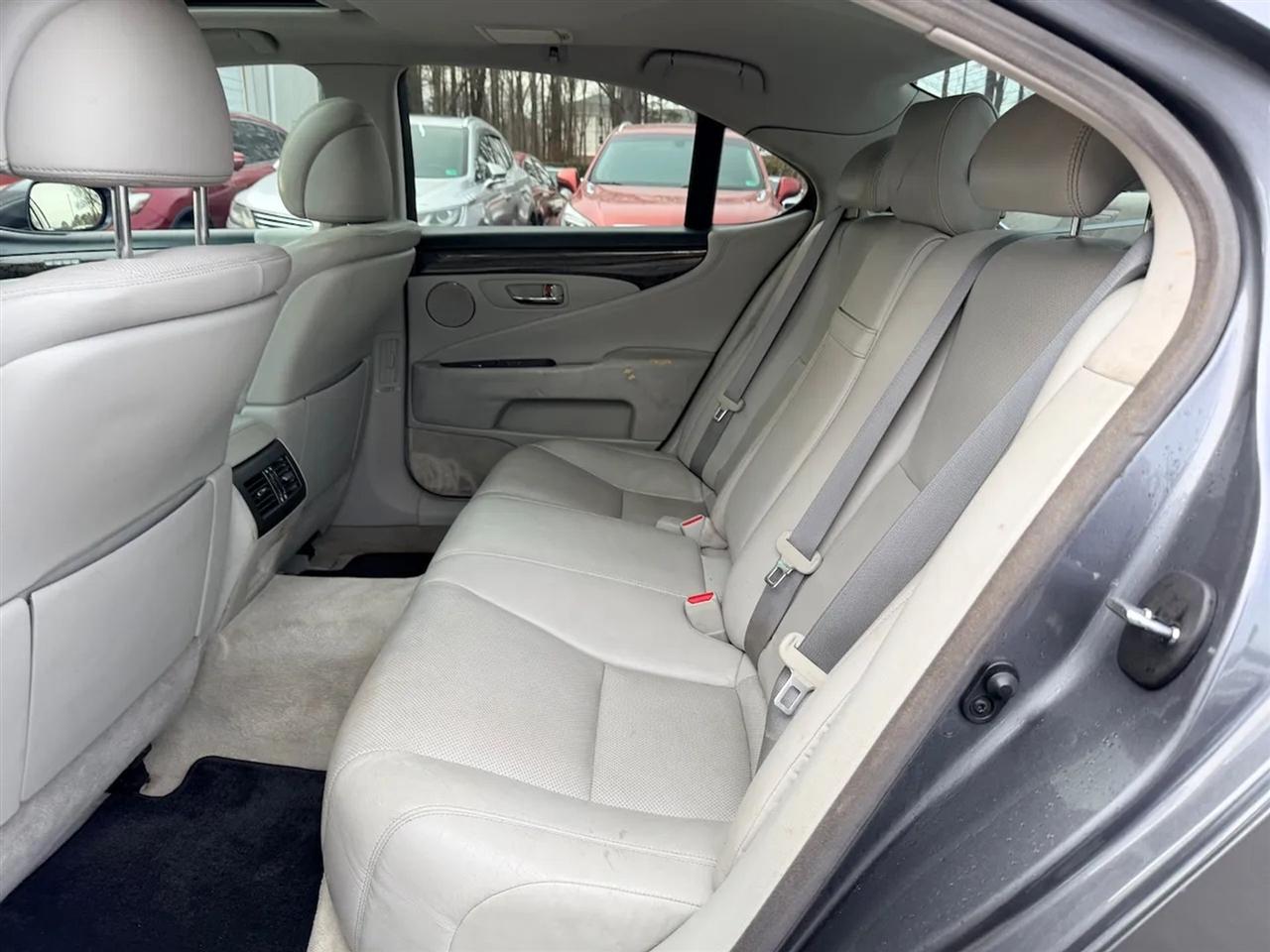 Lexus LS 460 Luxury Sedan 2012