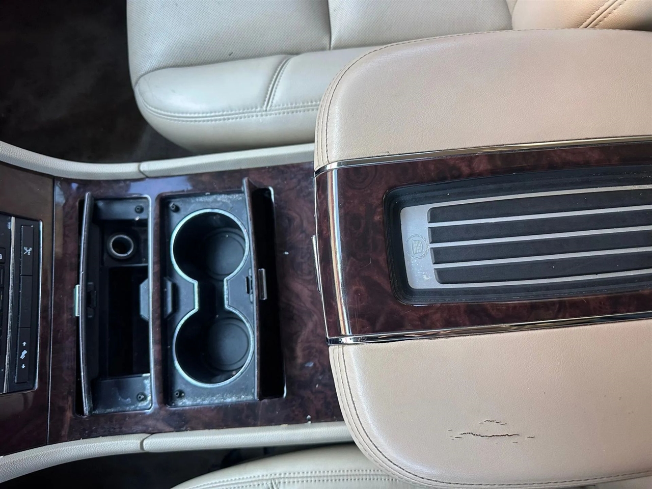 Cadillac Escalade 2WD Premium 2012