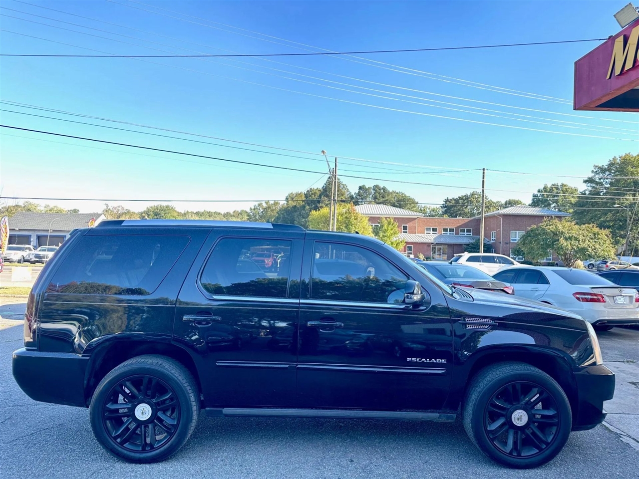 Cadillac Escalade 2WD Premium 2012