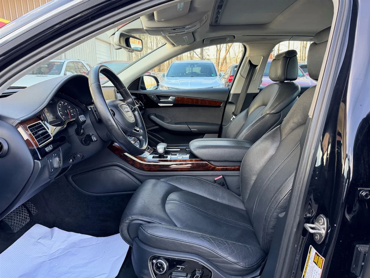 Audi A8 4.2L quattro 2012