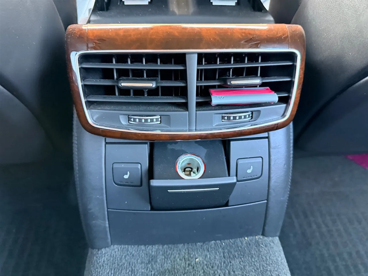 Audi A8 4.2L quattro 2012