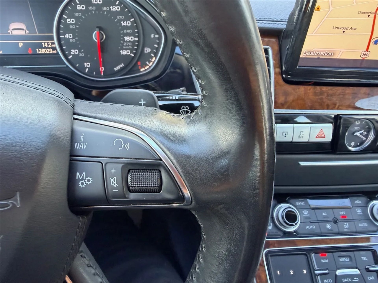 Audi A8 4.2L quattro 2012