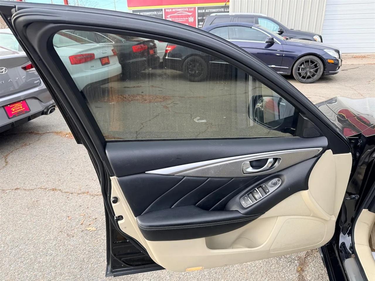 Infiniti Q50 Premium AWD 2015