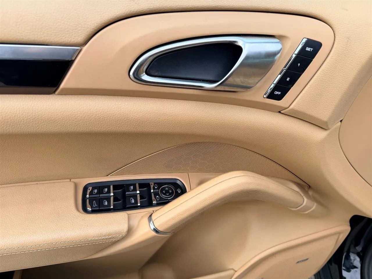 Porsche Cayenne Hybrid S 2012