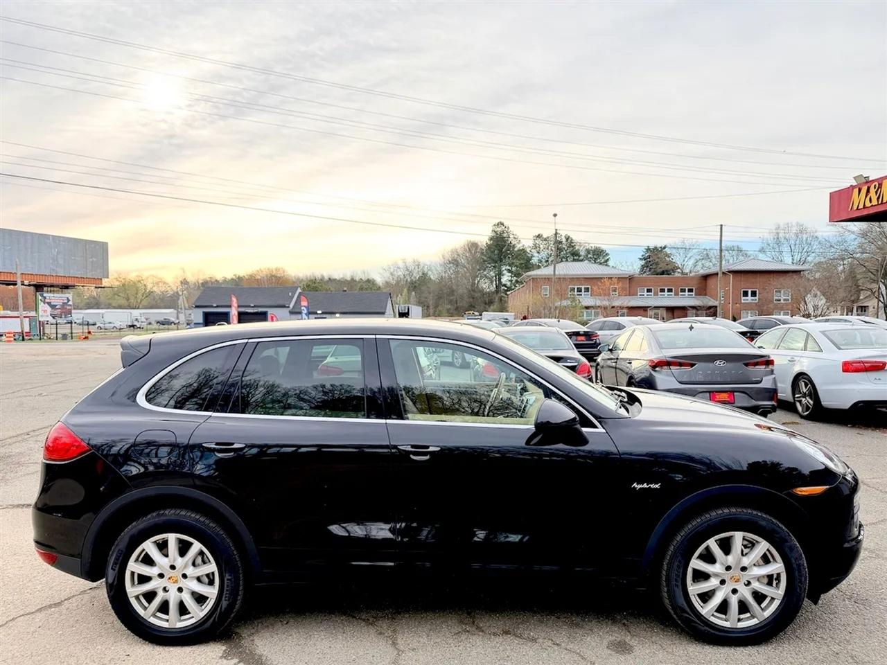 Porsche Cayenne Hybrid S 2012