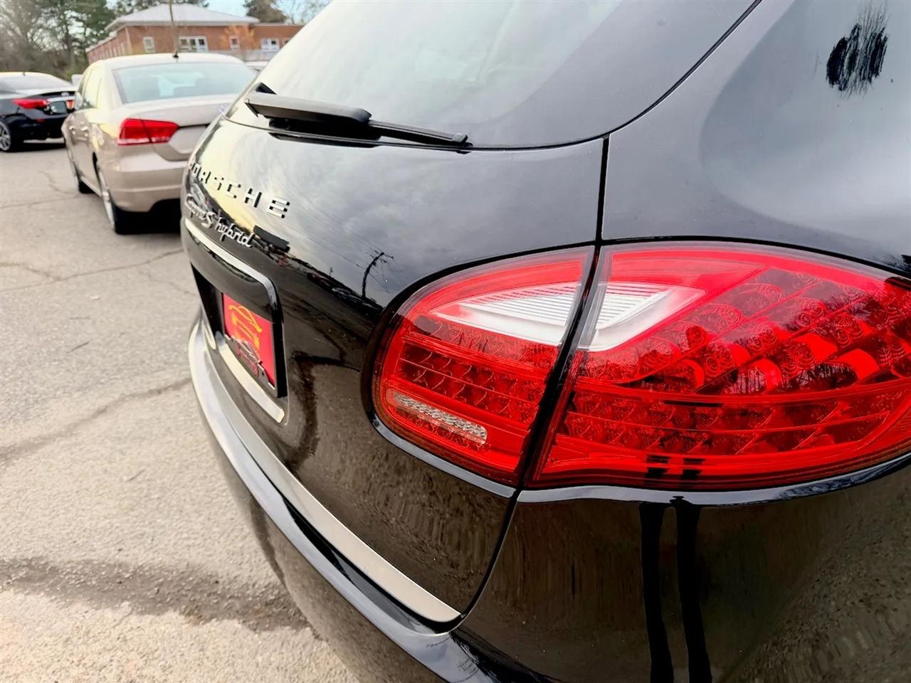 Porsche Cayenne Hybrid S 2012