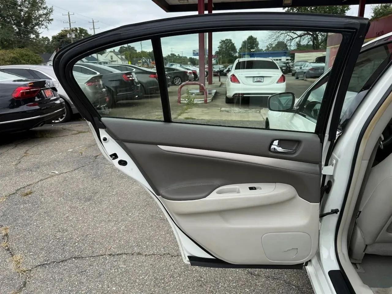 Infiniti G Sedan G25x AWD 2011