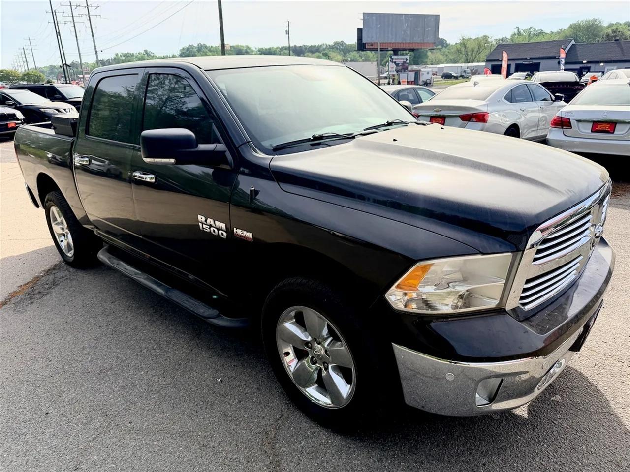 RAM 1500 SLT Crew Cab SWB 4WD 2016