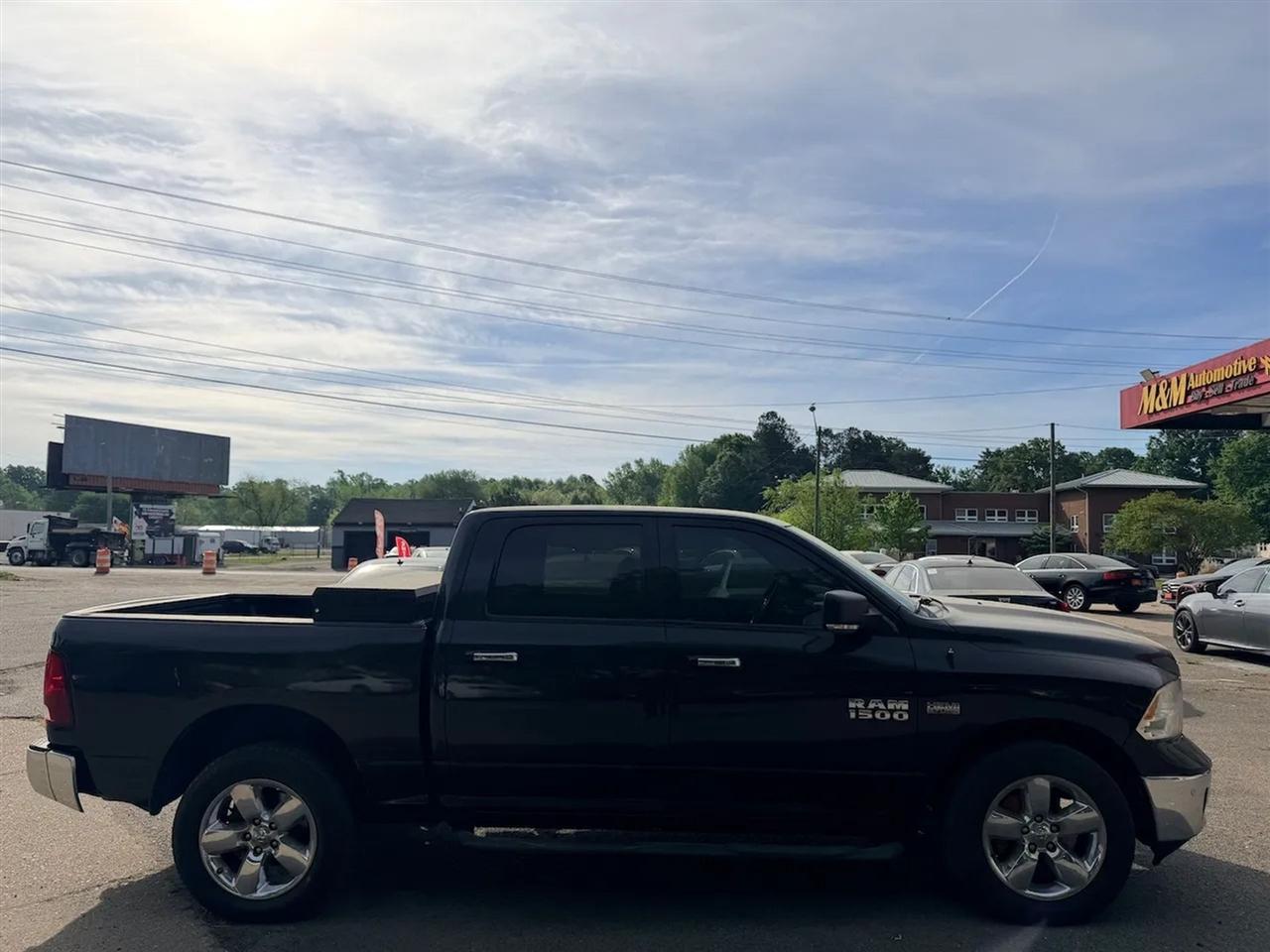 RAM 1500 SLT Crew Cab SWB 4WD 2016
