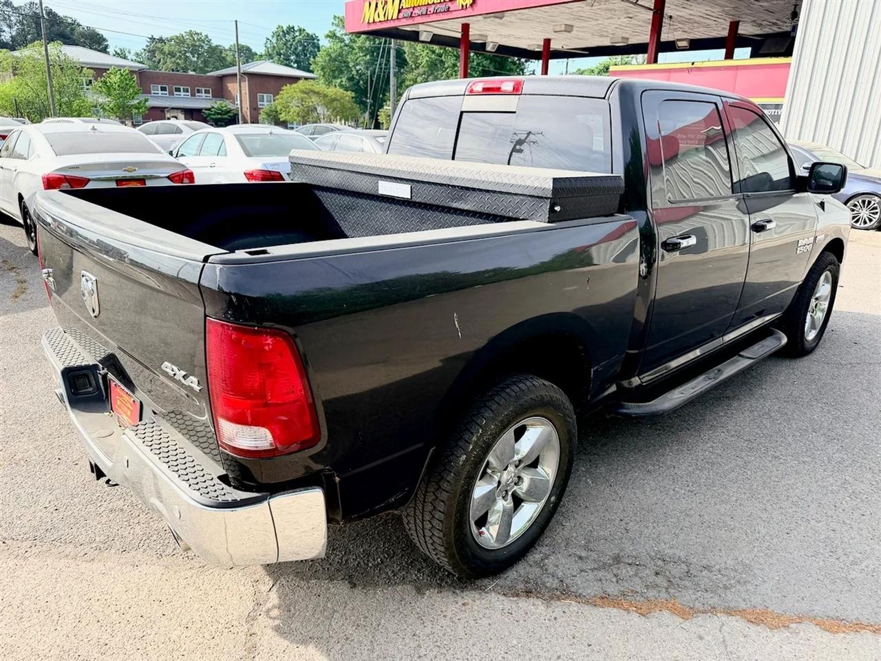 RAM 1500 SLT Crew Cab SWB 4WD 2016