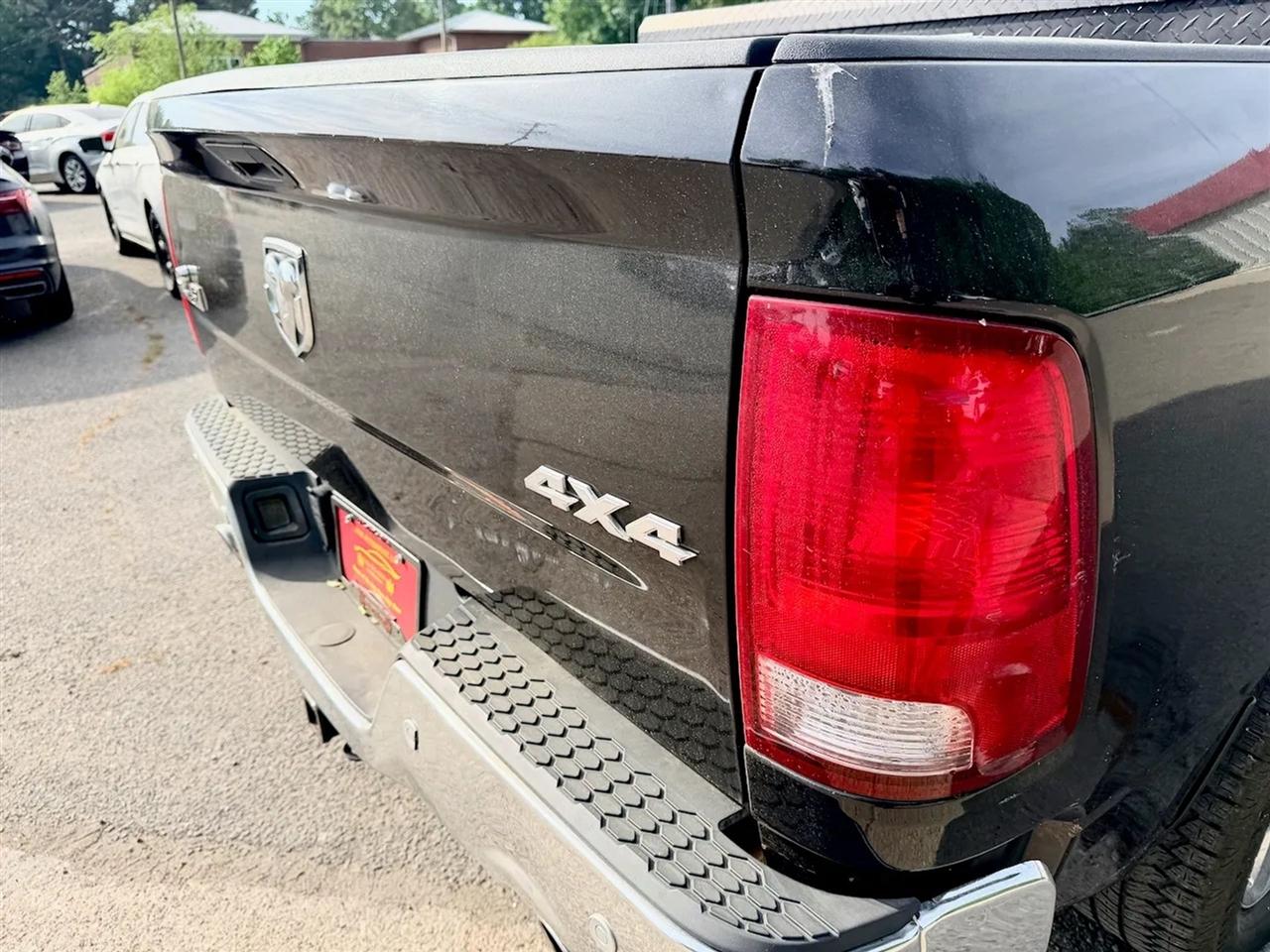 RAM 1500 SLT Crew Cab SWB 4WD 2016