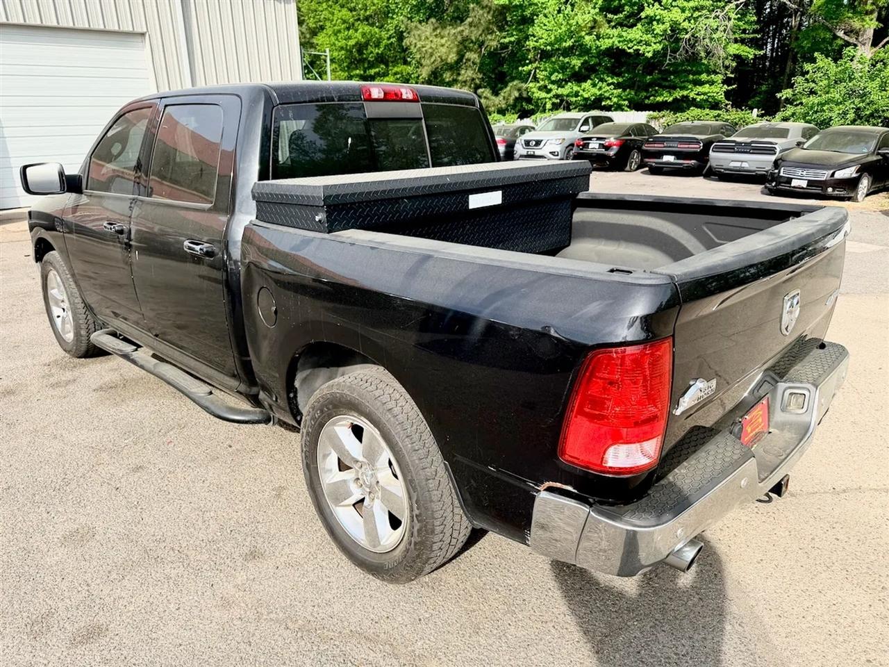 RAM 1500 SLT Crew Cab SWB 4WD 2016