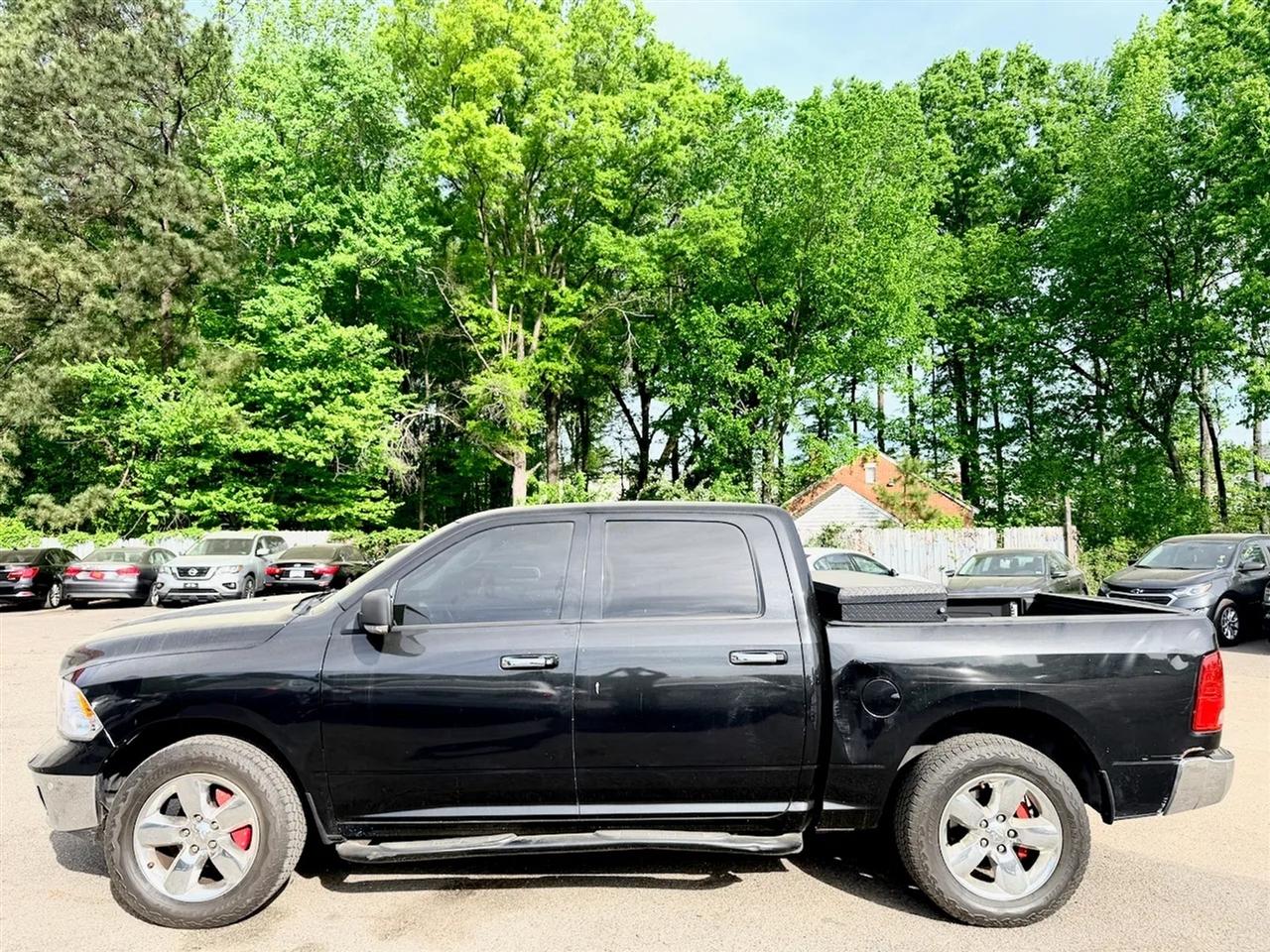 RAM 1500 SLT Crew Cab SWB 4WD 2016