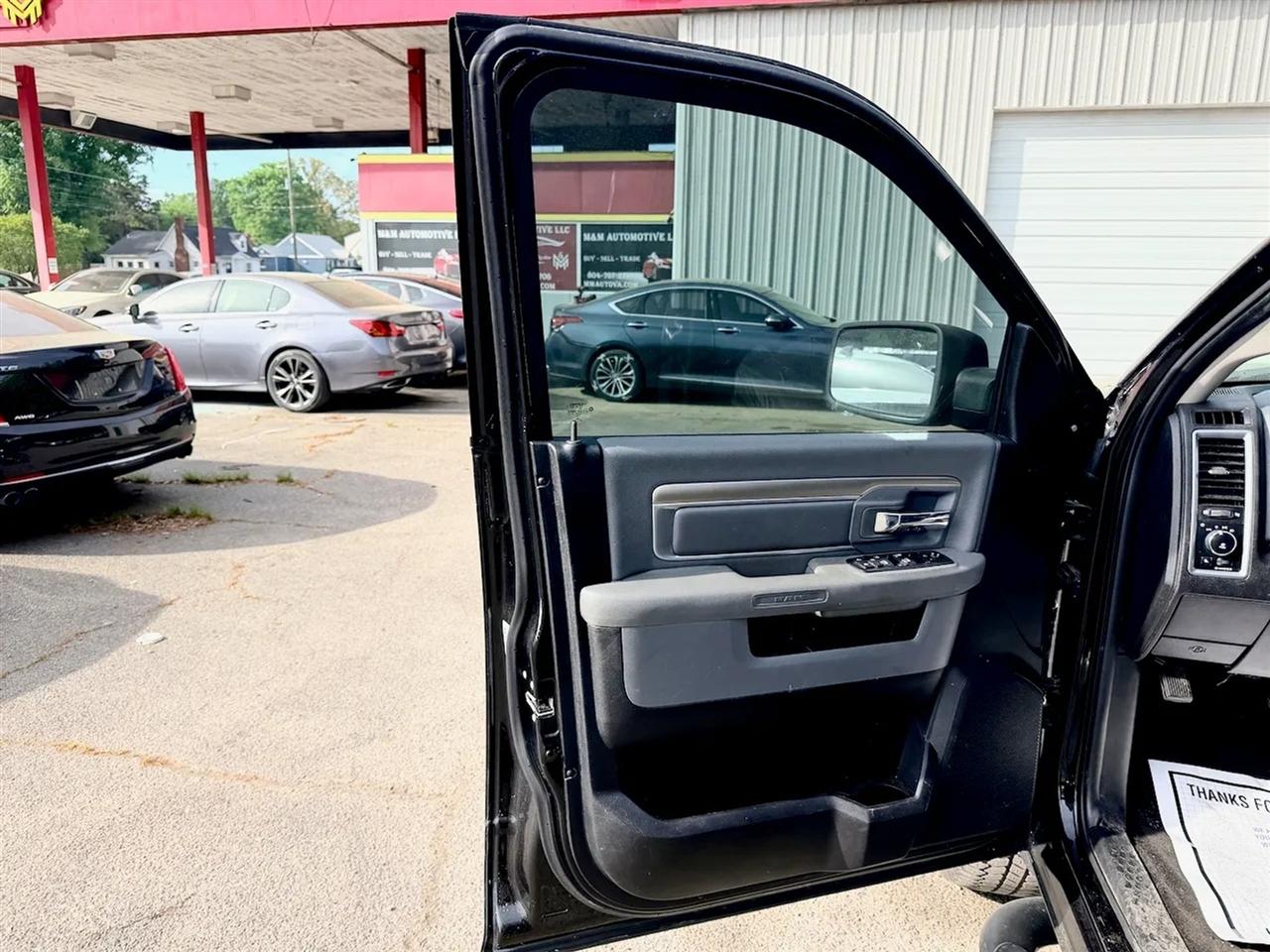 RAM 1500 SLT Crew Cab SWB 4WD 2016