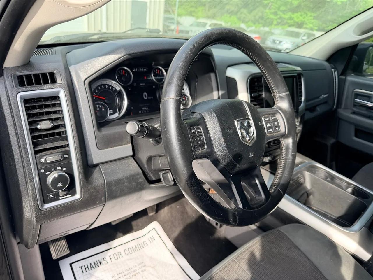 RAM 1500 SLT Crew Cab SWB 4WD 2016