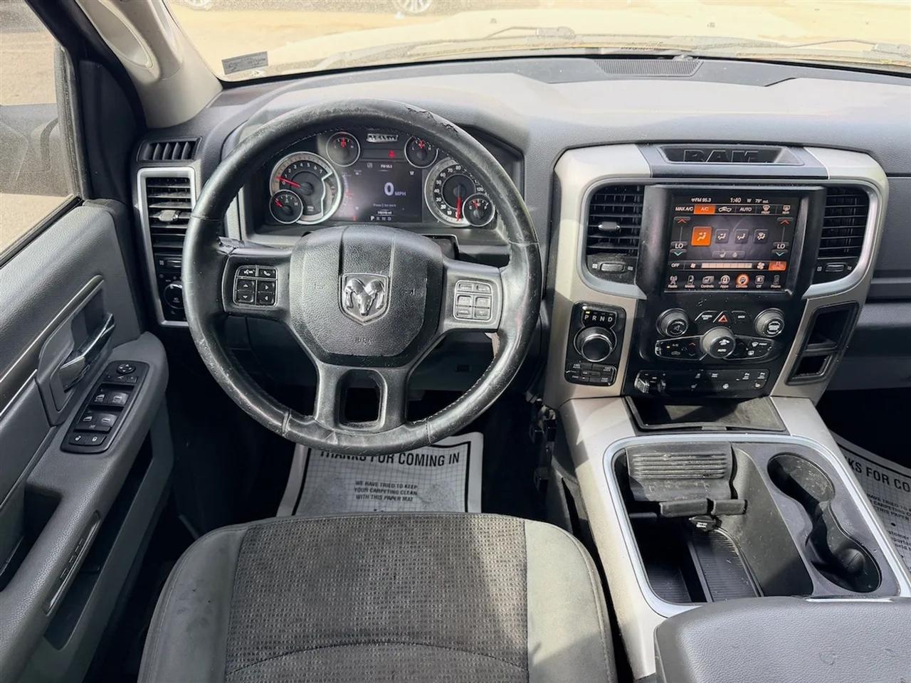 RAM 1500 SLT Crew Cab SWB 4WD 2016