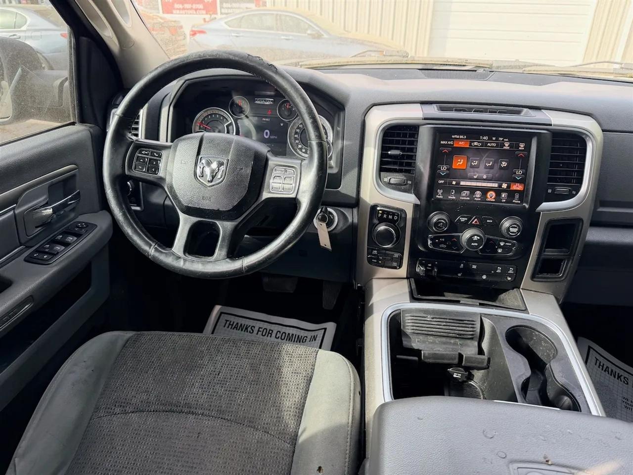 RAM 1500 SLT Crew Cab SWB 4WD 2016