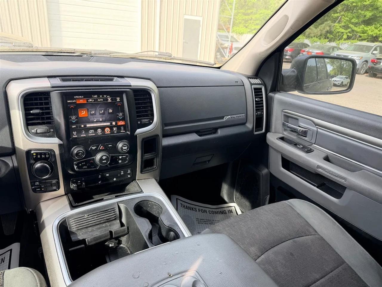 RAM 1500 SLT Crew Cab SWB 4WD 2016