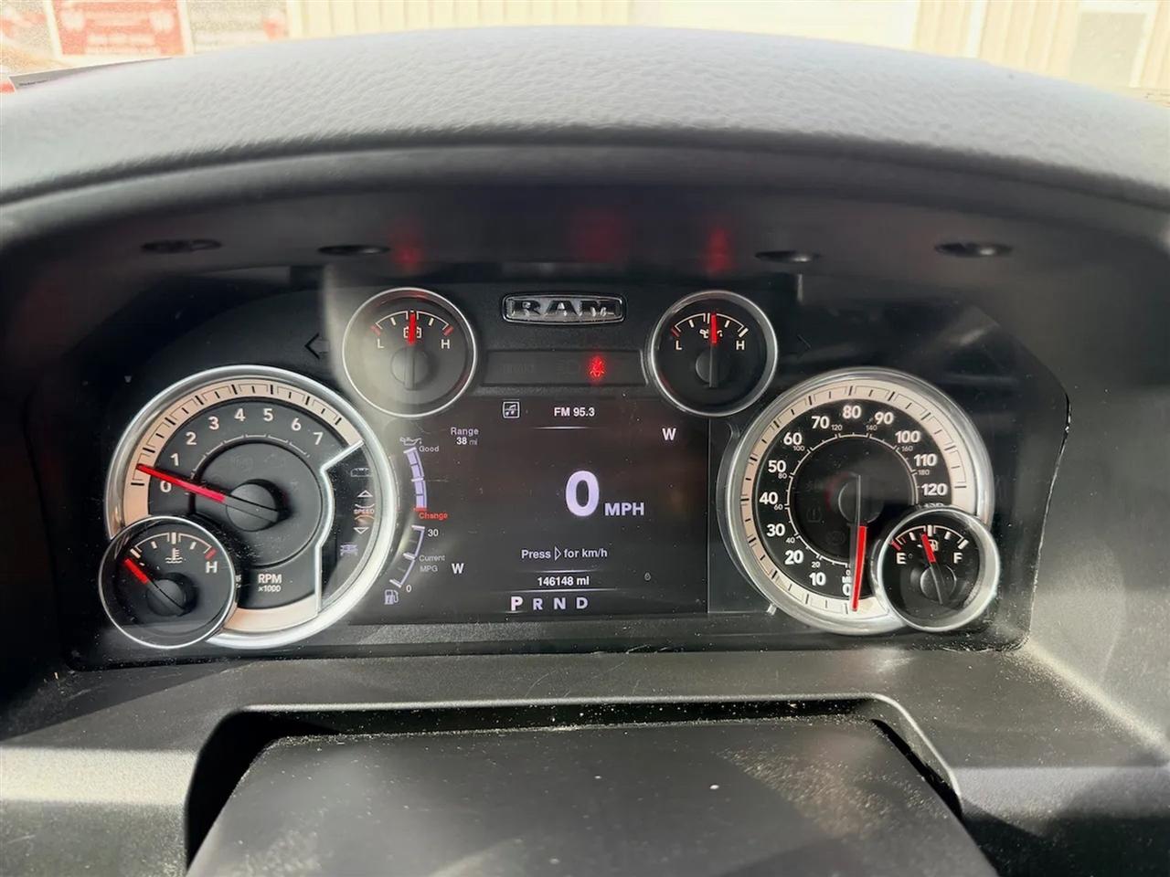 RAM 1500 SLT Crew Cab SWB 4WD 2016