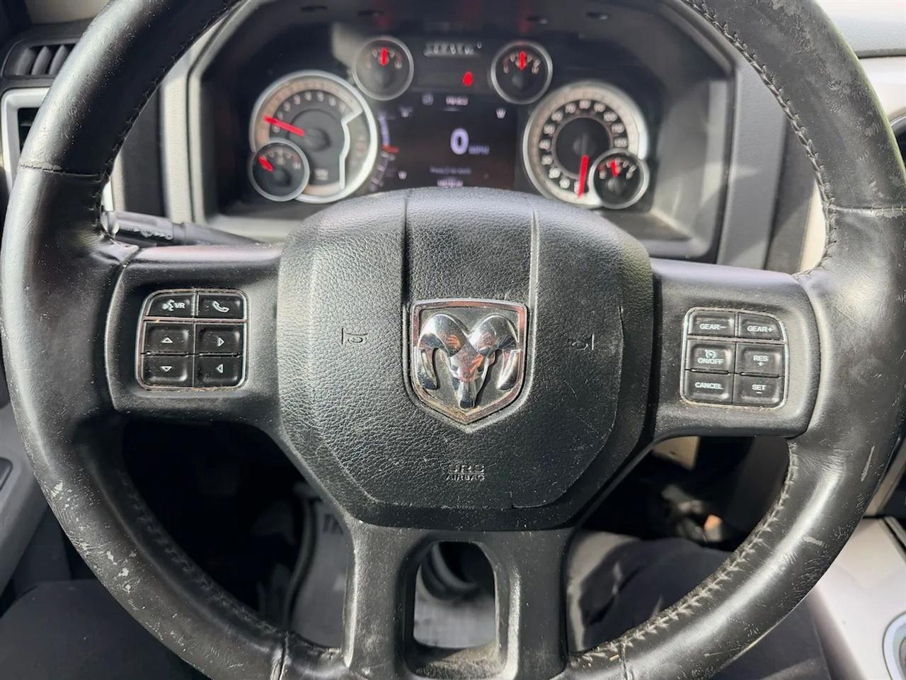 RAM 1500 SLT Crew Cab SWB 4WD 2016