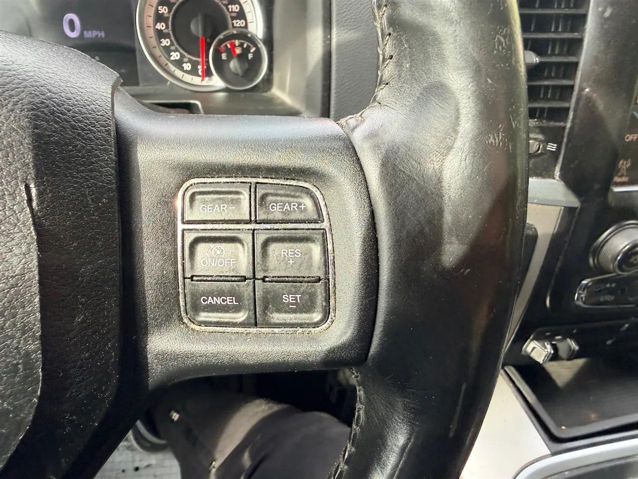 RAM 1500 SLT Crew Cab SWB 4WD 2016