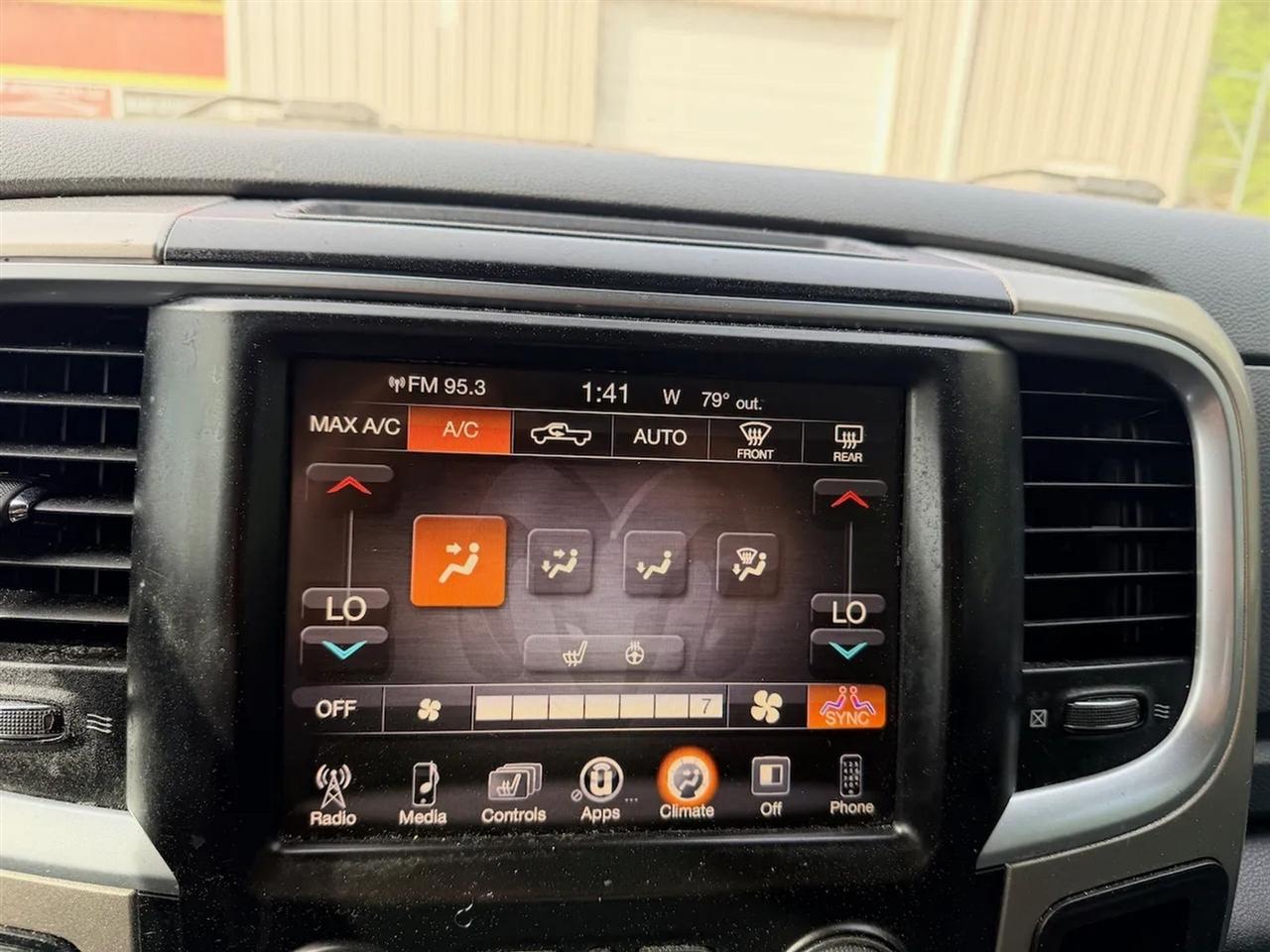 RAM 1500 SLT Crew Cab SWB 4WD 2016
