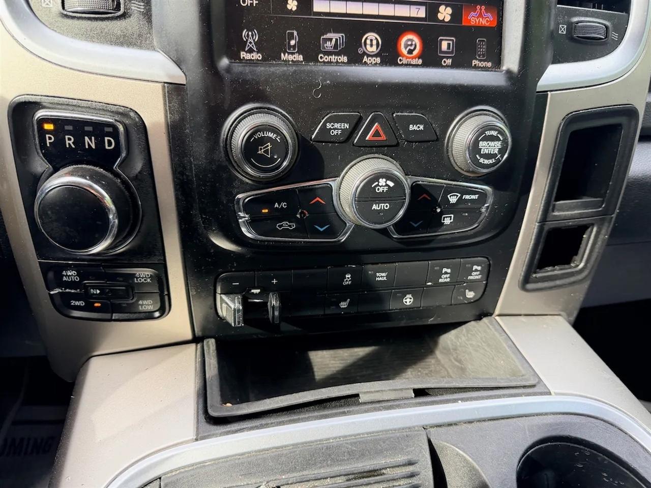 RAM 1500 SLT Crew Cab SWB 4WD 2016