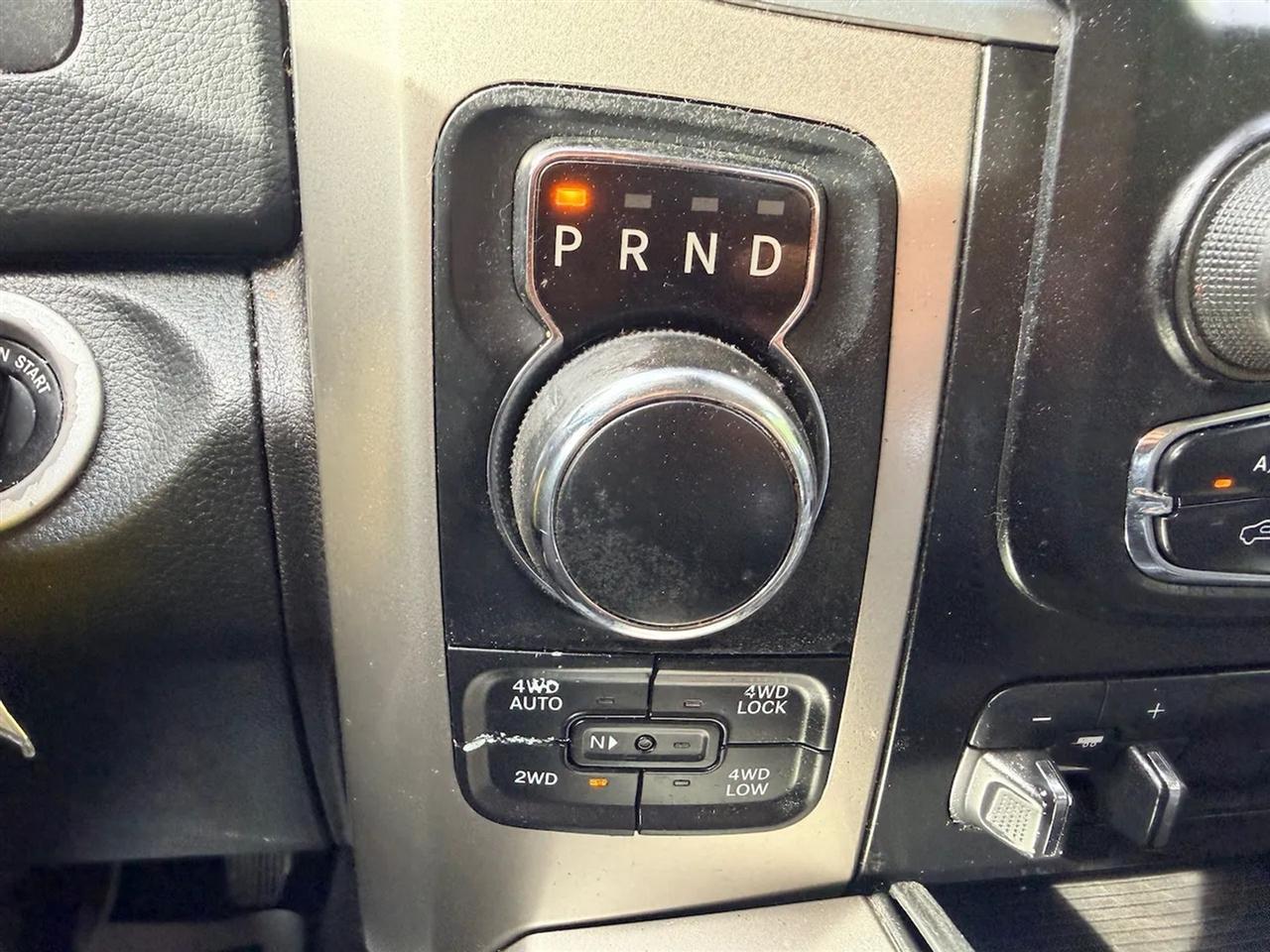 RAM 1500 SLT Crew Cab SWB 4WD 2016