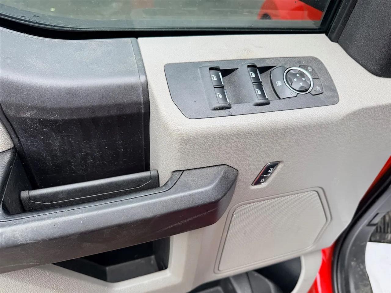 Ford F-150 XL SuperCrew 5.5-ft. Bed 4WD 2015
