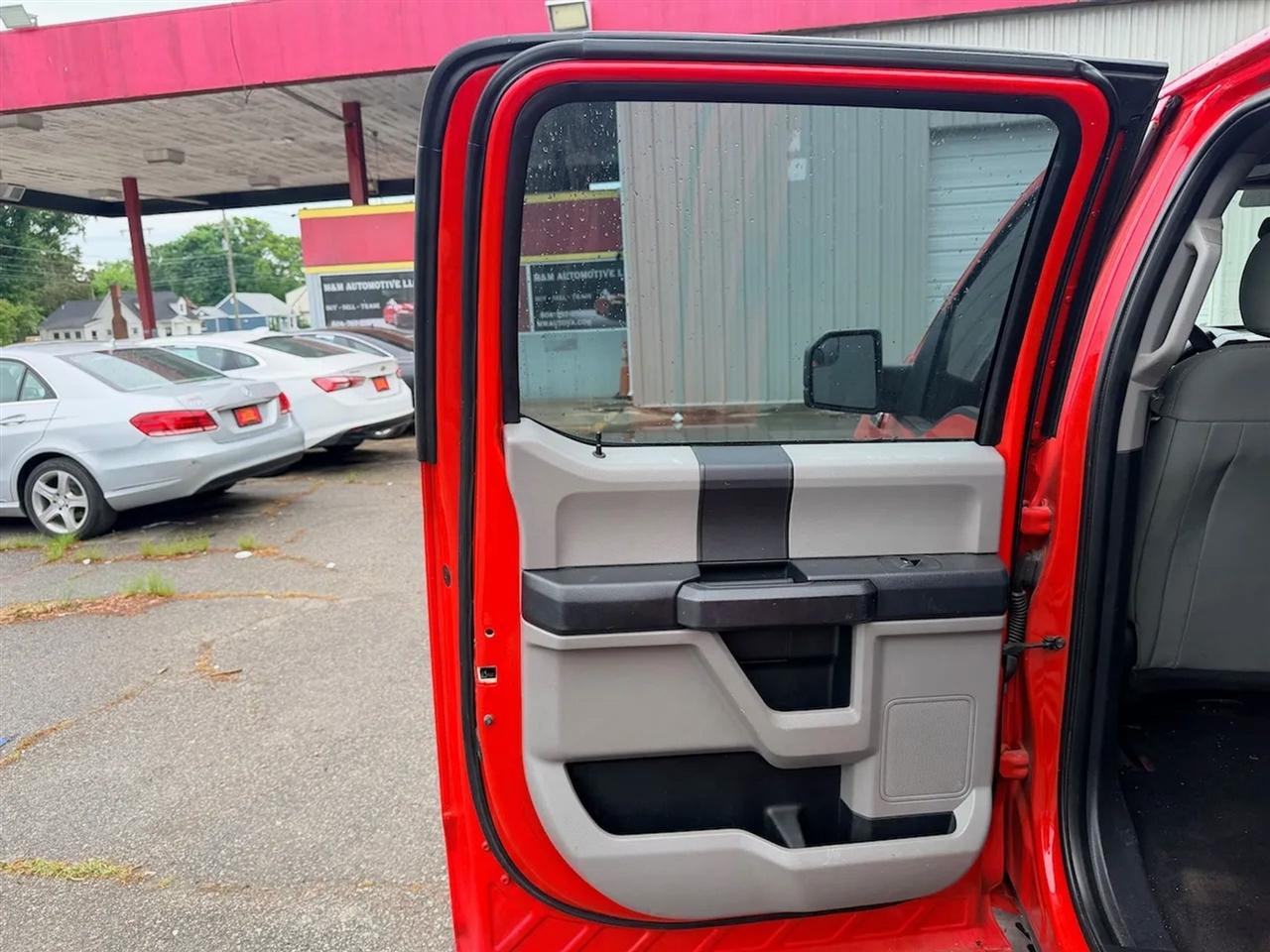 Ford F-150 XL SuperCrew 5.5-ft. Bed 4WD 2015