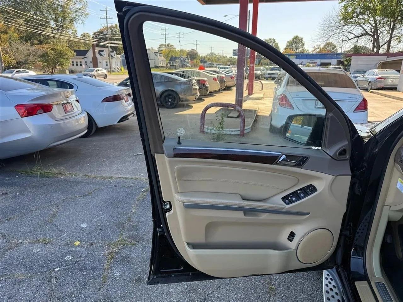 Mercedes-Benz GL-Class GL550 4MATIC 2012