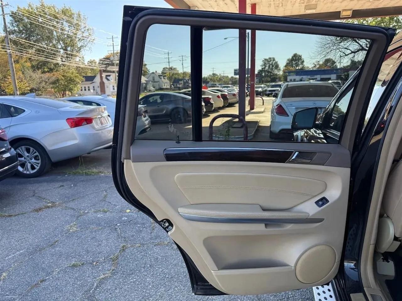 Mercedes-Benz GL-Class GL550 4MATIC 2012